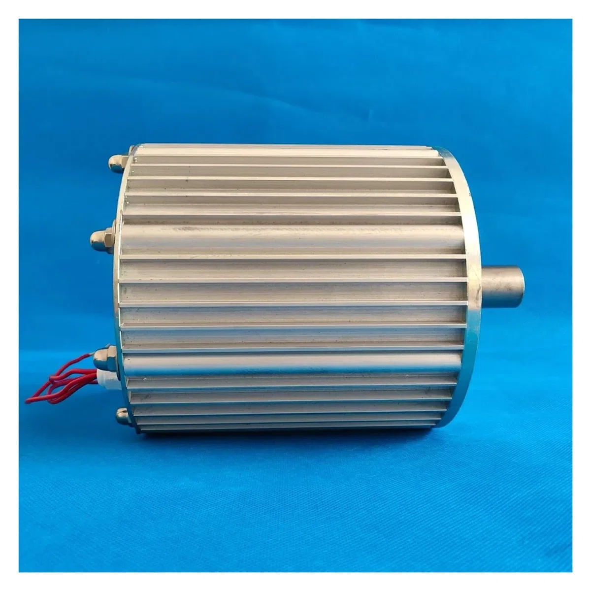 teurs à courant tif de générateur d'éolienne à aimant Permanent sans engrenage 10KW 30KW utilisation for le moteur d'éolienne à eau(With base,24V,20KW)
