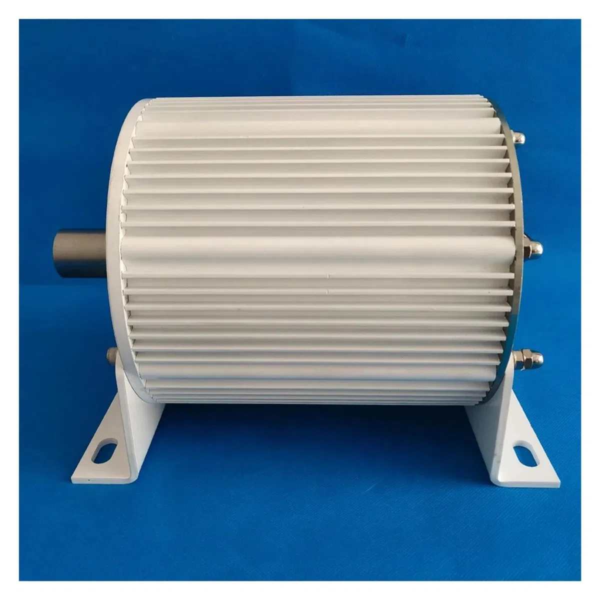 teurs à courant tif de générateur d'éolienne à aimant Permanent sans engrenage 10KW 30KW utilisation for le moteur d'éolienne à eau(With base,24V,20KW)