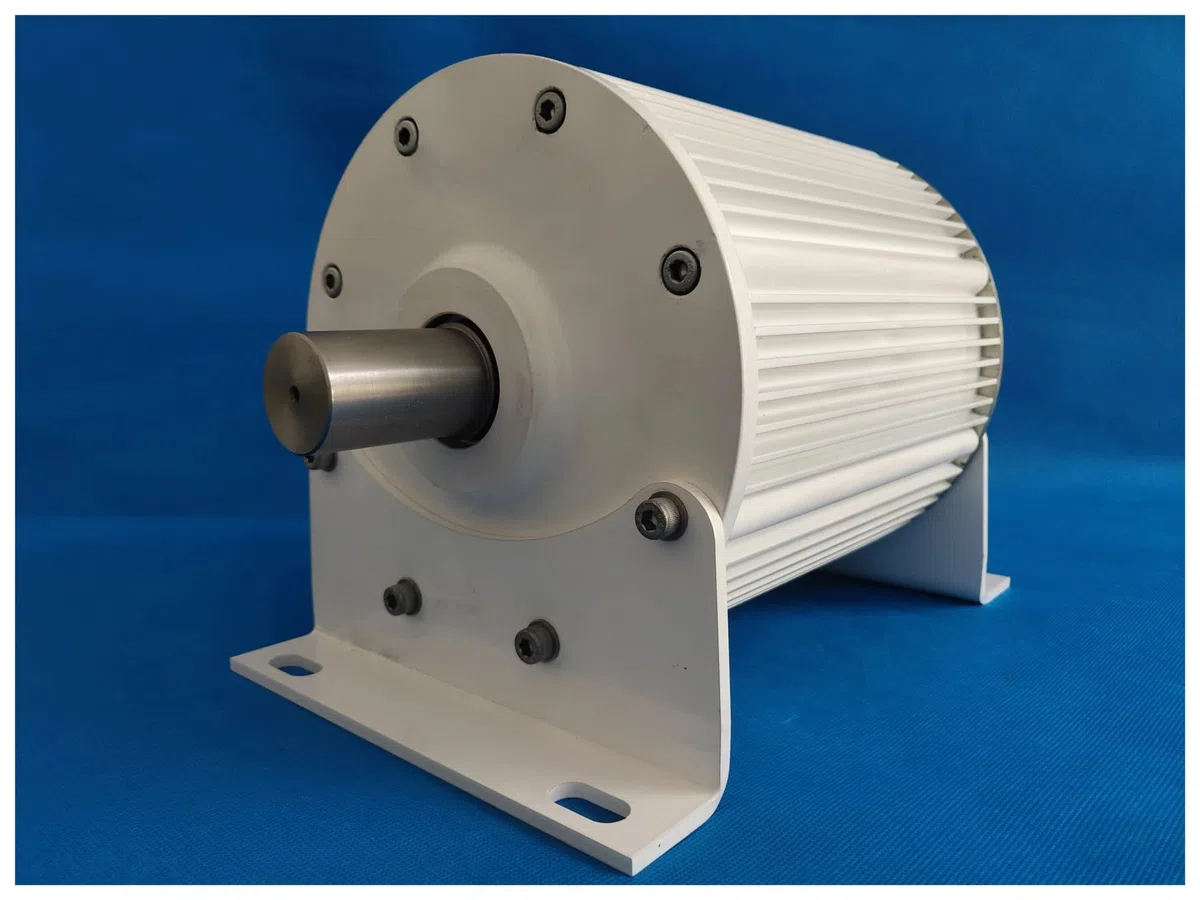 teurs à courant tif de générateur d'éolienne à aimant Permanent sans engrenage 10KW 30KW utilisation for le moteur d'éolienne à eau(With base,24V,20KW)